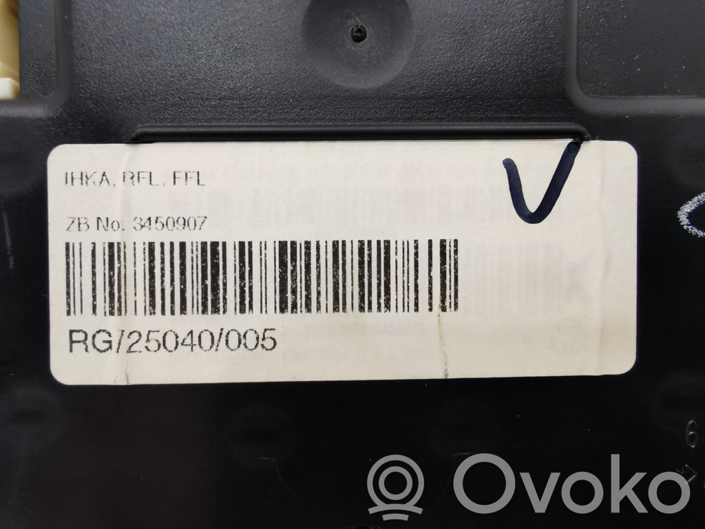 Gaisa kondicioniera / klimata kontroles / salona apsildes vadības bloks (salonā)