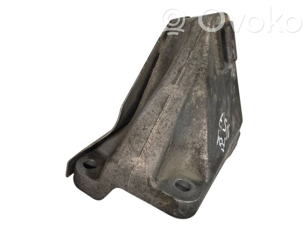 Engine mounting bracket