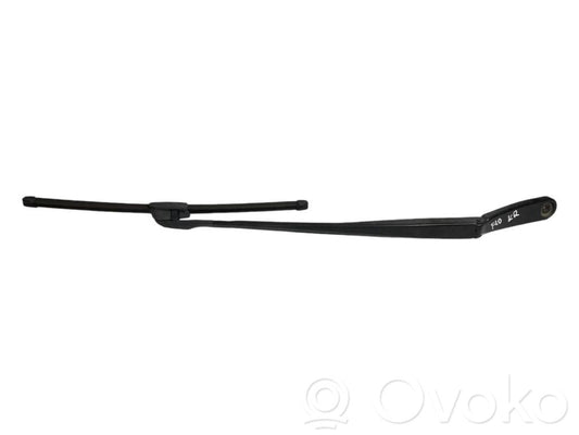 Priekšējā loga tīrītāja kājiņa