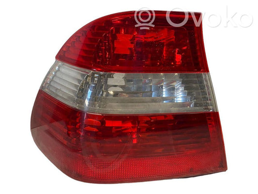 Aizmugurējais lukturis virsbūvē