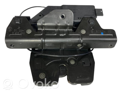 Aizmugurējā pārsega slēdzene