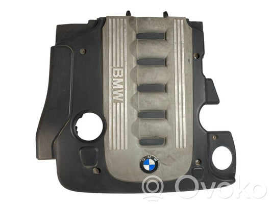 Dzinēja pārsegs (dekoratīva apdare)