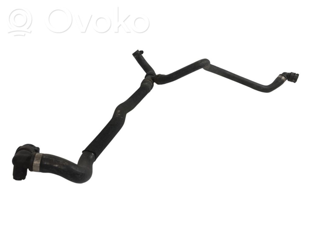 Caurulīte (-es) / šļūtene (-es)