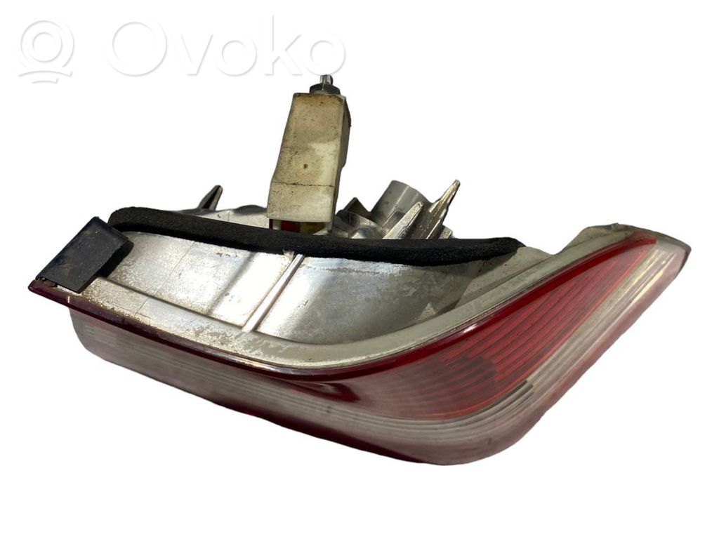 Aizmugurējais lukturis virsbūvē