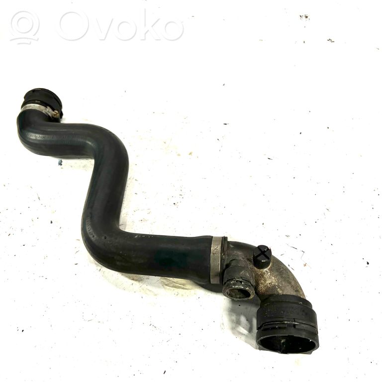 Caurulīte (-es) / šļūtene (-es)