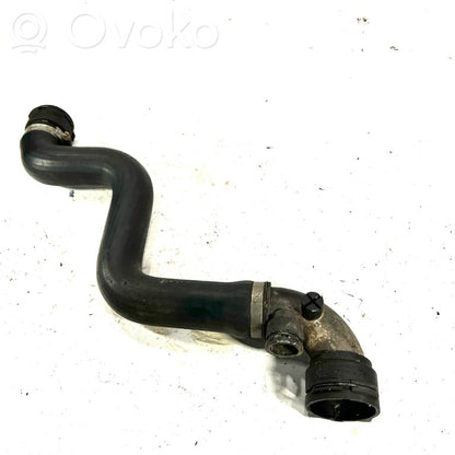 Caurulīte (-es) / šļūtene (-es)