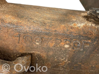 Aizmugurē riteņa rumbas vārpstas šarnīrs (stupica, capfa)