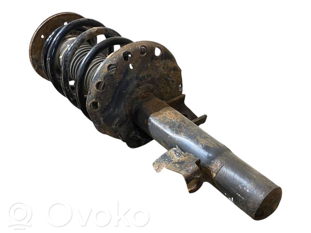 Priekšpusē amortizators ar atsperi