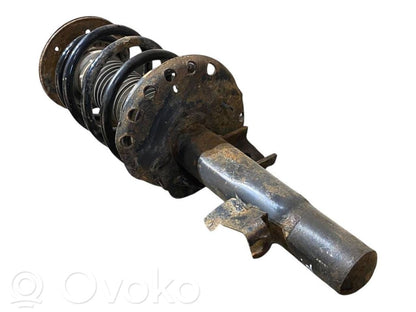 Priekšpusē amortizators ar atsperi