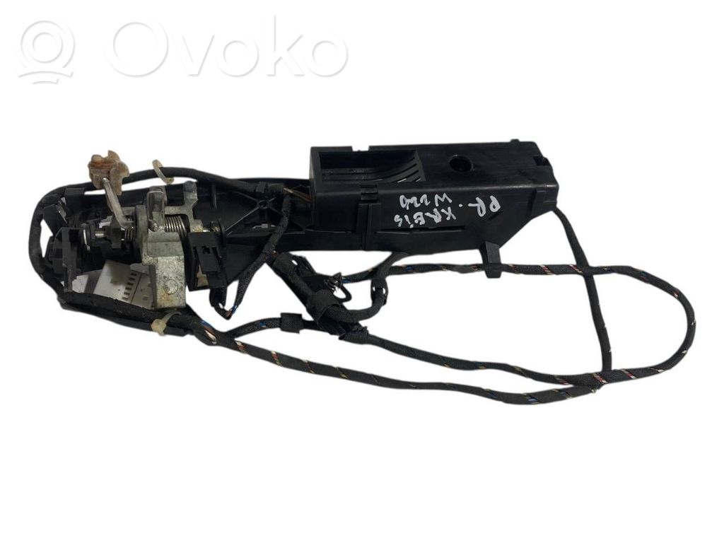 Priekšpusē turētājs / kronšteins ārējam atvēršanas rokturim