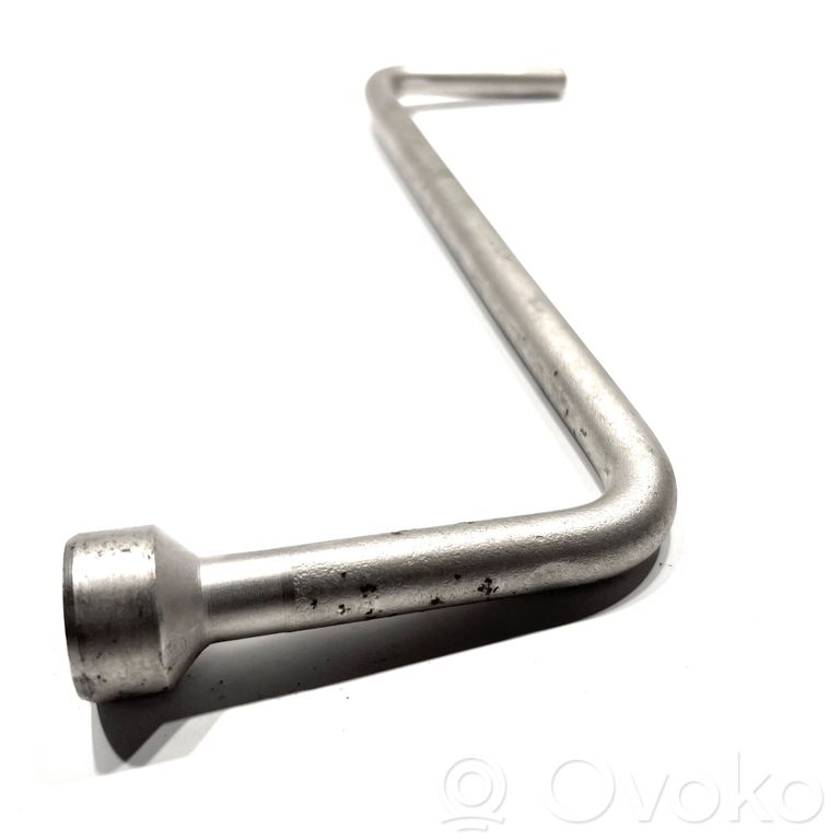 Riteņu uzgriežņatslēga