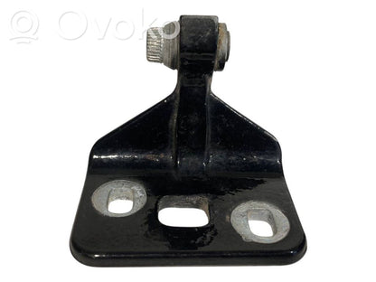 Aizmugurē apakšējā vira (eņģe)