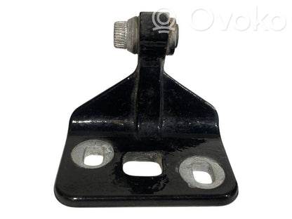 Aizmugurē apakšējā vira (eņģe)