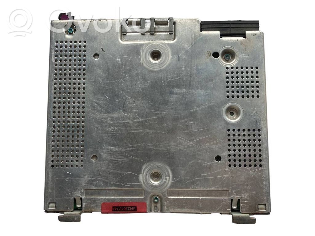 Radio / CD/DVD atskaņotājs / navigācija