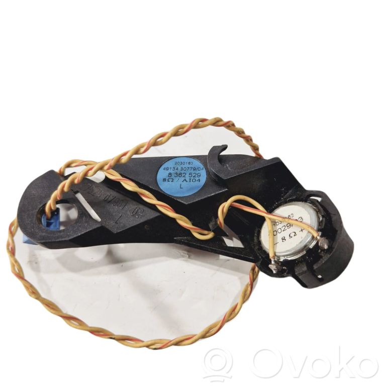 Skaļrunis (-i) priekšējās durvīs