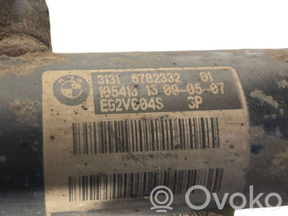 Priekšpusē amortizators ar atsperi