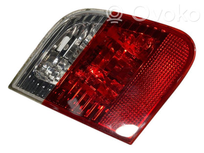 Aizmugurējais lukturis pārsegā