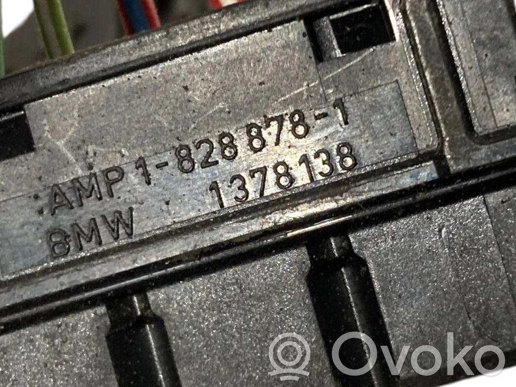 Pārnesumkārbas vadu instalācija