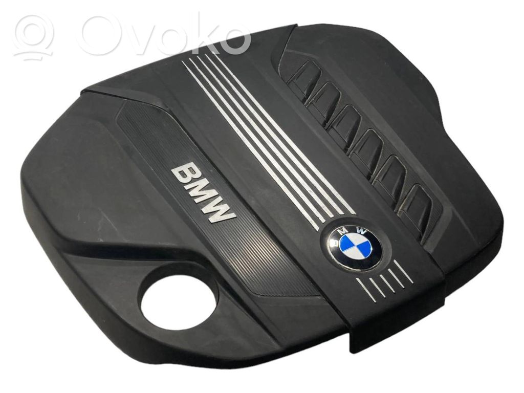 Dzinēja pārsegs (dekoratīva apdare)