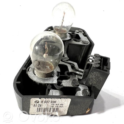 Aizmugures spuldzes vāka turētājs