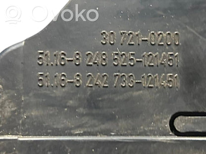 Pelnutrauks (aizmugurē)