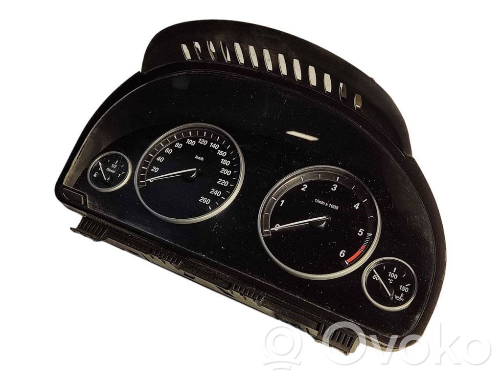 Speedometer (in the instrument panel)