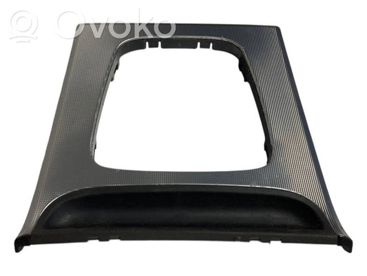 Ātrumu pārslēgšanas sviras dekoratīvā apdare (plastmasas)