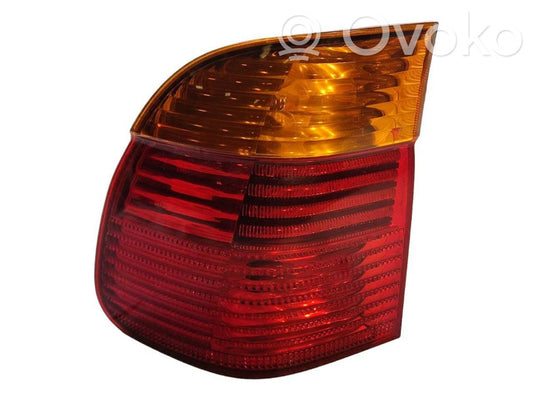 Aizmugurējais lukturis virsbūvē