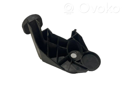 Priekšpusē bampera turētājs