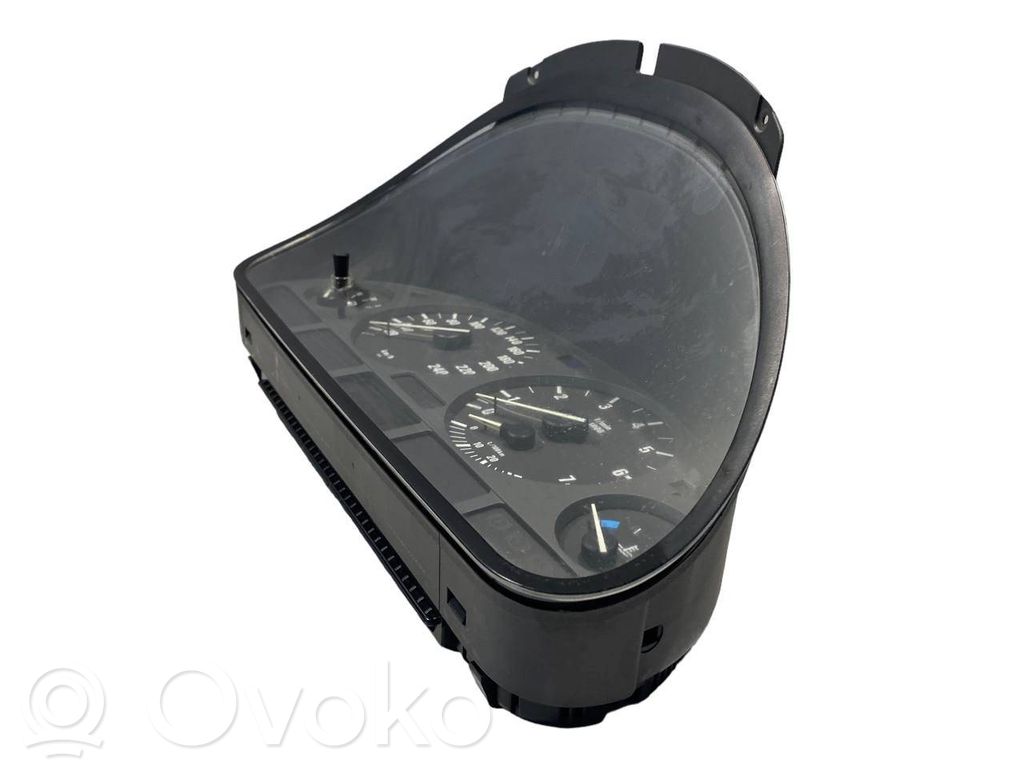 Speedometer (in the instrument panel)