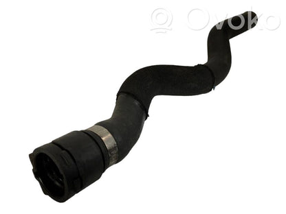 Caurulīte (-es) / šļūtene (-es)