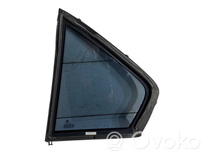 Mazais stikls "A" aizmugurējās durvīs