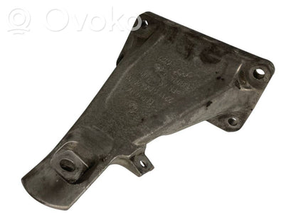 Engine mounting bracket