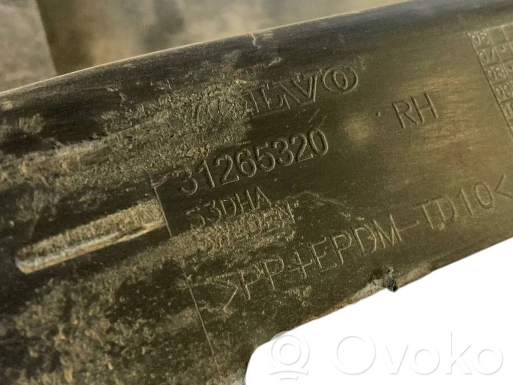 Aizmugurējā virsbūves sliekšņa dekoratīvā apdare