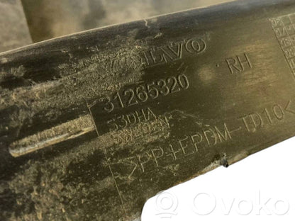 Aizmugurējā virsbūves sliekšņa dekoratīvā apdare