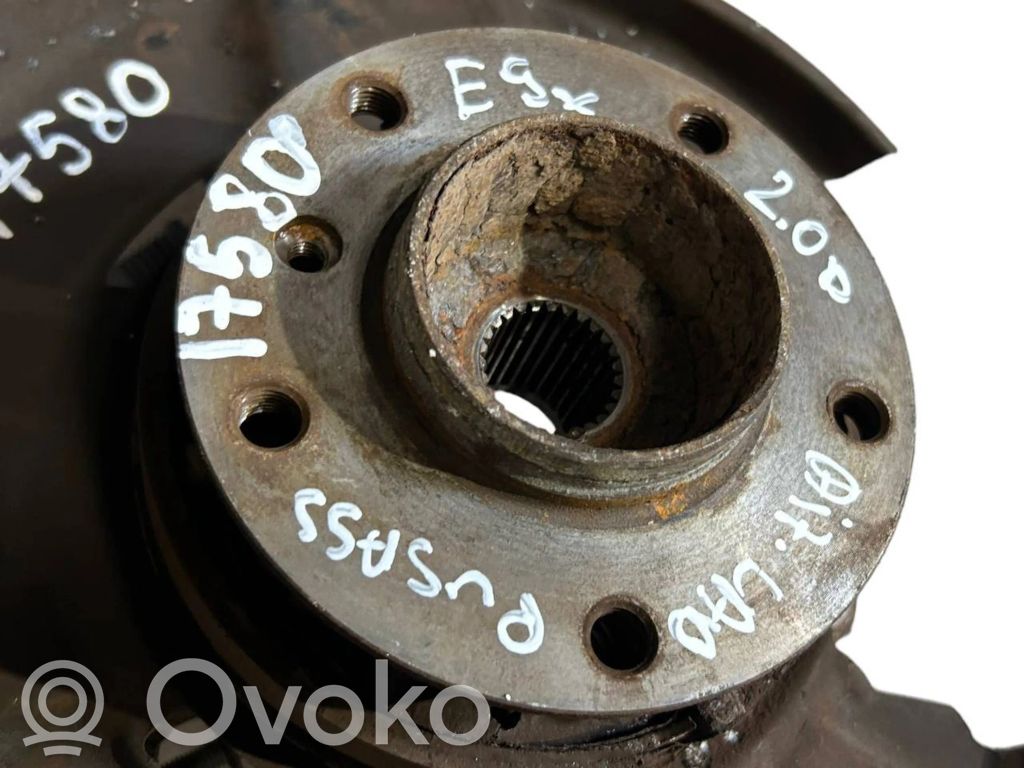 Aizmugurē riteņa rumbas vārpstas šarnīrs (stupica, capfa)