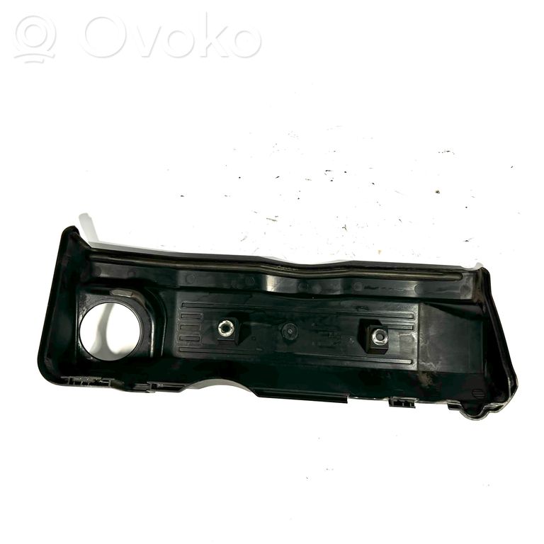 Engine cover (decorative trim)