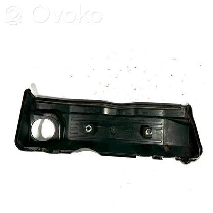 Engine cover (decorative trim)