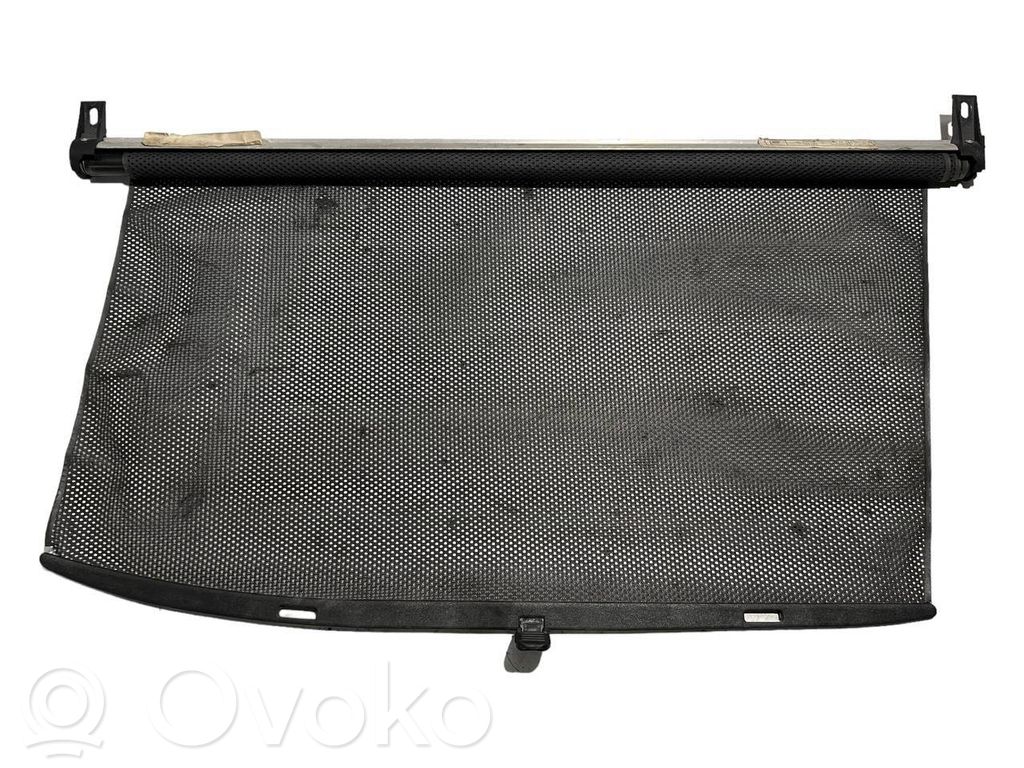 Aizmugurē logu aizkars