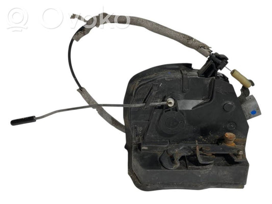 Priekšpusē slēdzene