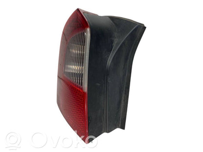 Задний фонарь в кузове