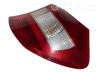 Aizmugurējais lukturis virsbūvē