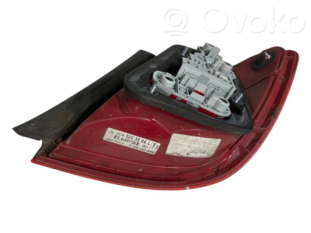 Aizmugurējais lukturis virsbūvē