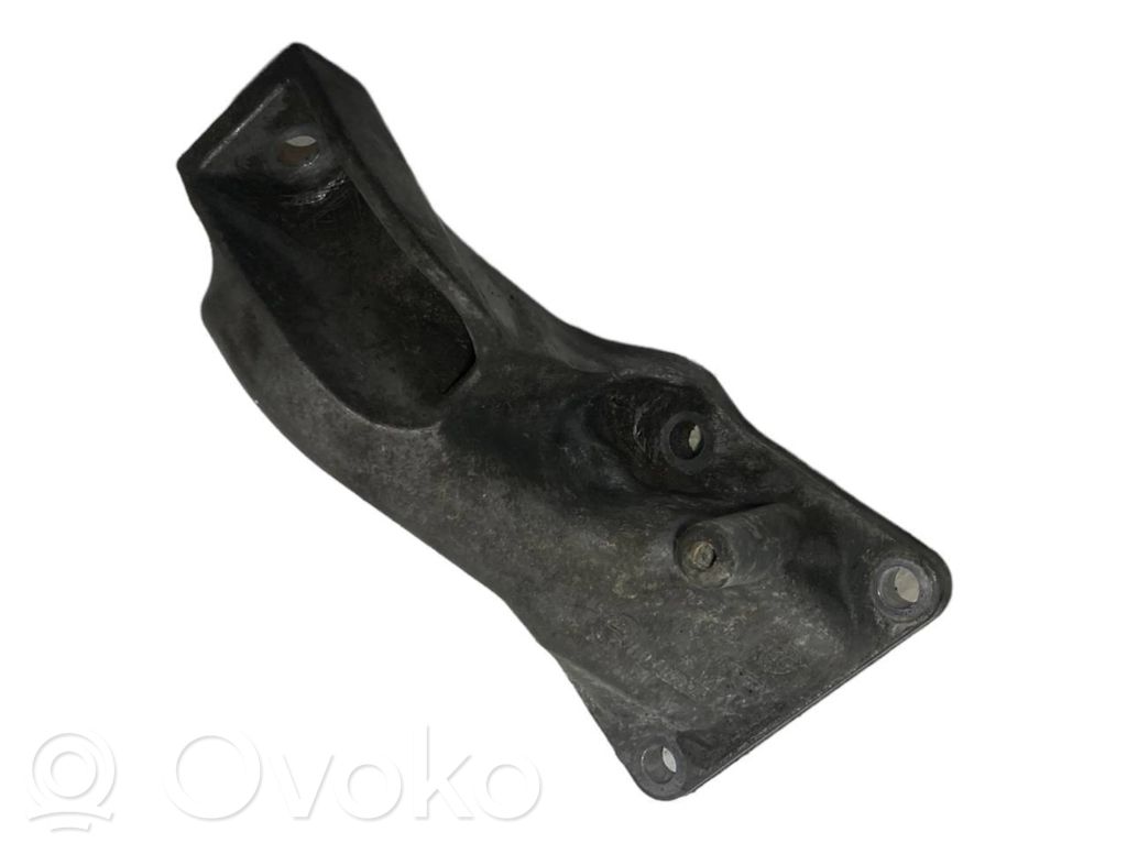 Engine mounting bracket
