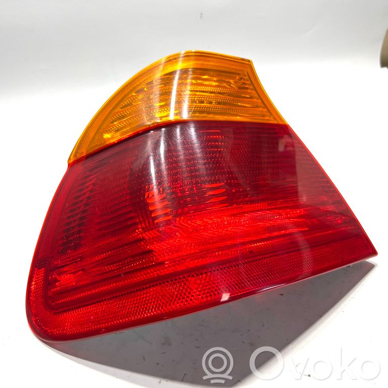 Aizmugurējais lukturis virsbūvē