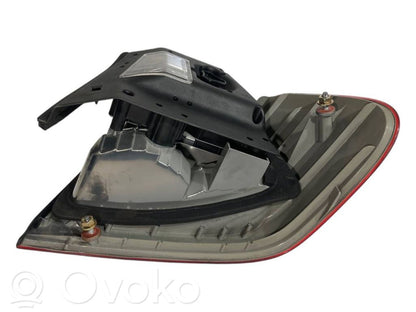 Aizmugurējais lukturis virsbūvē