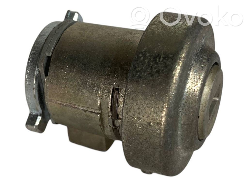 Замок задней крышки