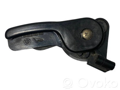 Dzinēja pārsega attaisīšanas rokturītis