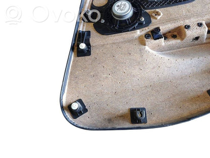 Apšuvums aizmugurējām durvīm