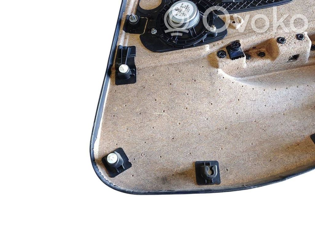 Apšuvums aizmugurējām durvīm